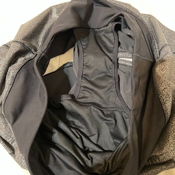 Lululemon II luminosity foil print black silver metallic  Shorts, size 8 - Picture 12 of 13